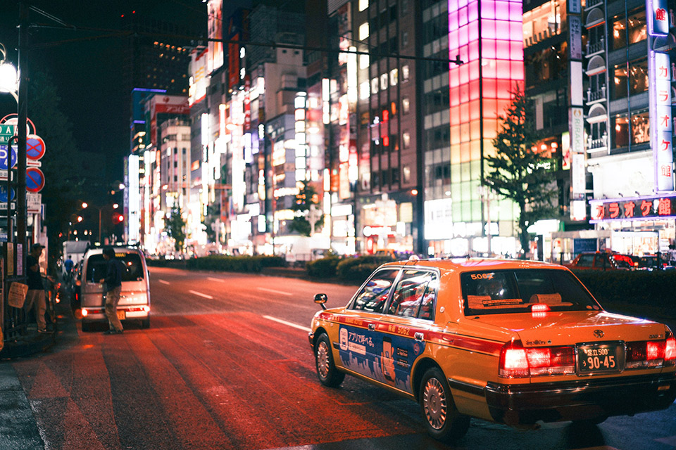 Đón taxi để về nhà khi không bắt kịp chuyến tàu cuối
