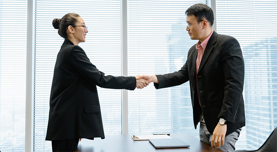 Gửi lời cảm ơn nhà tuyển dụng trước lúc ra về từ buổi phỏng vấn