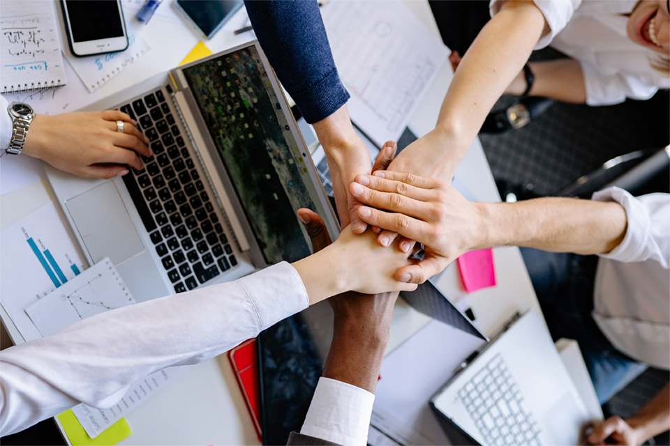 Nỗ lực phối hợp giữa các thành viên trong teamwork