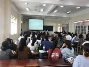 GrowUpWork dạy business manner tại Trường Đại học Khoa học Xã hội và Nhân văn