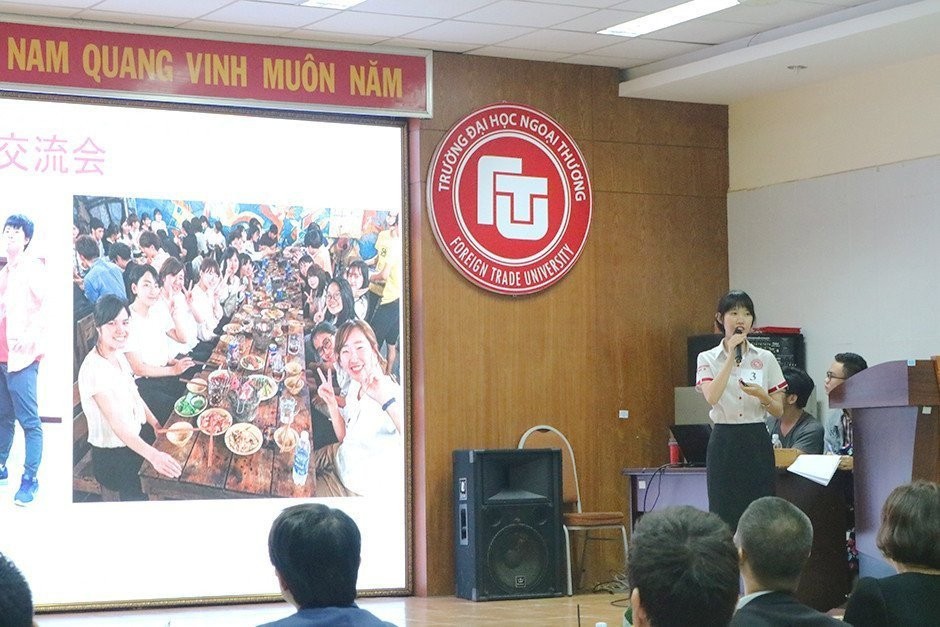 Vòng 1 - Phần thi thuyết trình chủ đề mơ ước của bản thân
