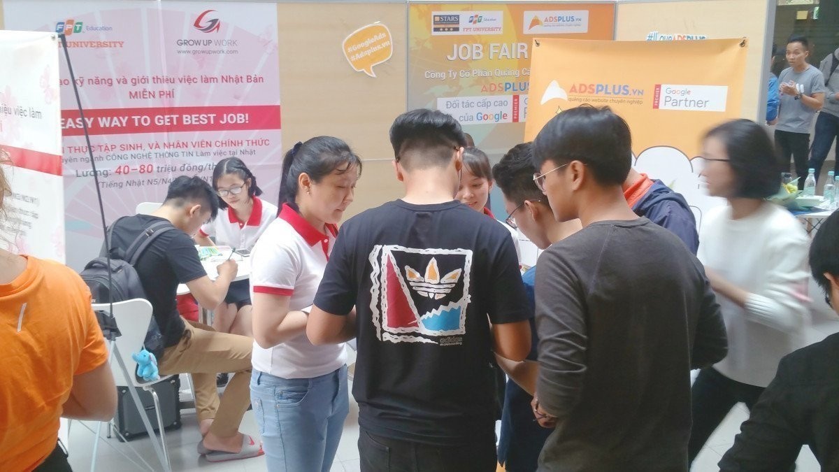 Hội chợ việc làm - sự kiện kết nối sinh viên với nhà tuyển dụng